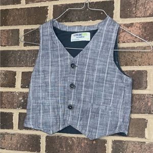 Genuine Kids OshKosh • Boys Gray Striped Button up Vest | 3T